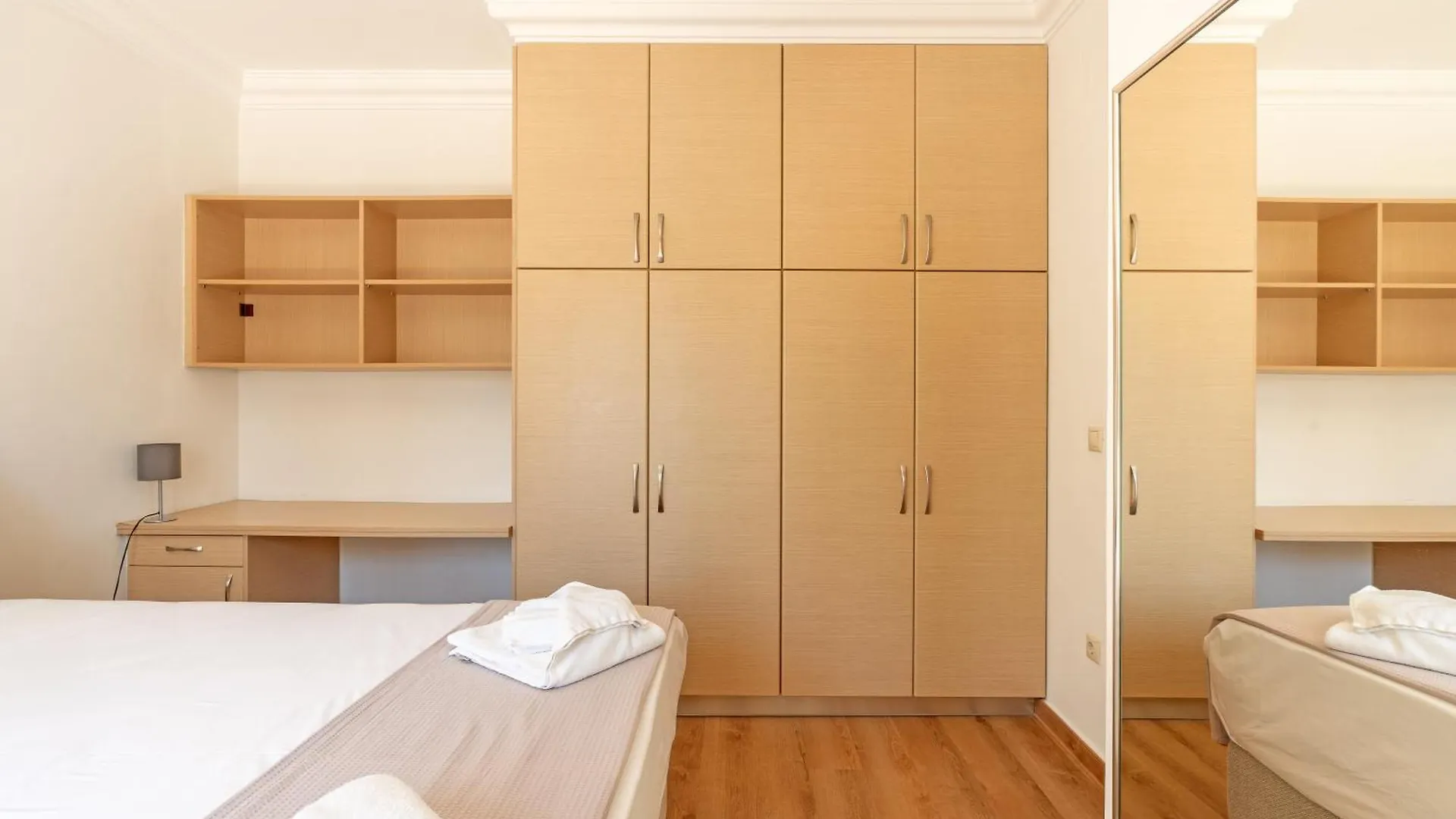 아르고스톨리온 Elegant Living 아파트