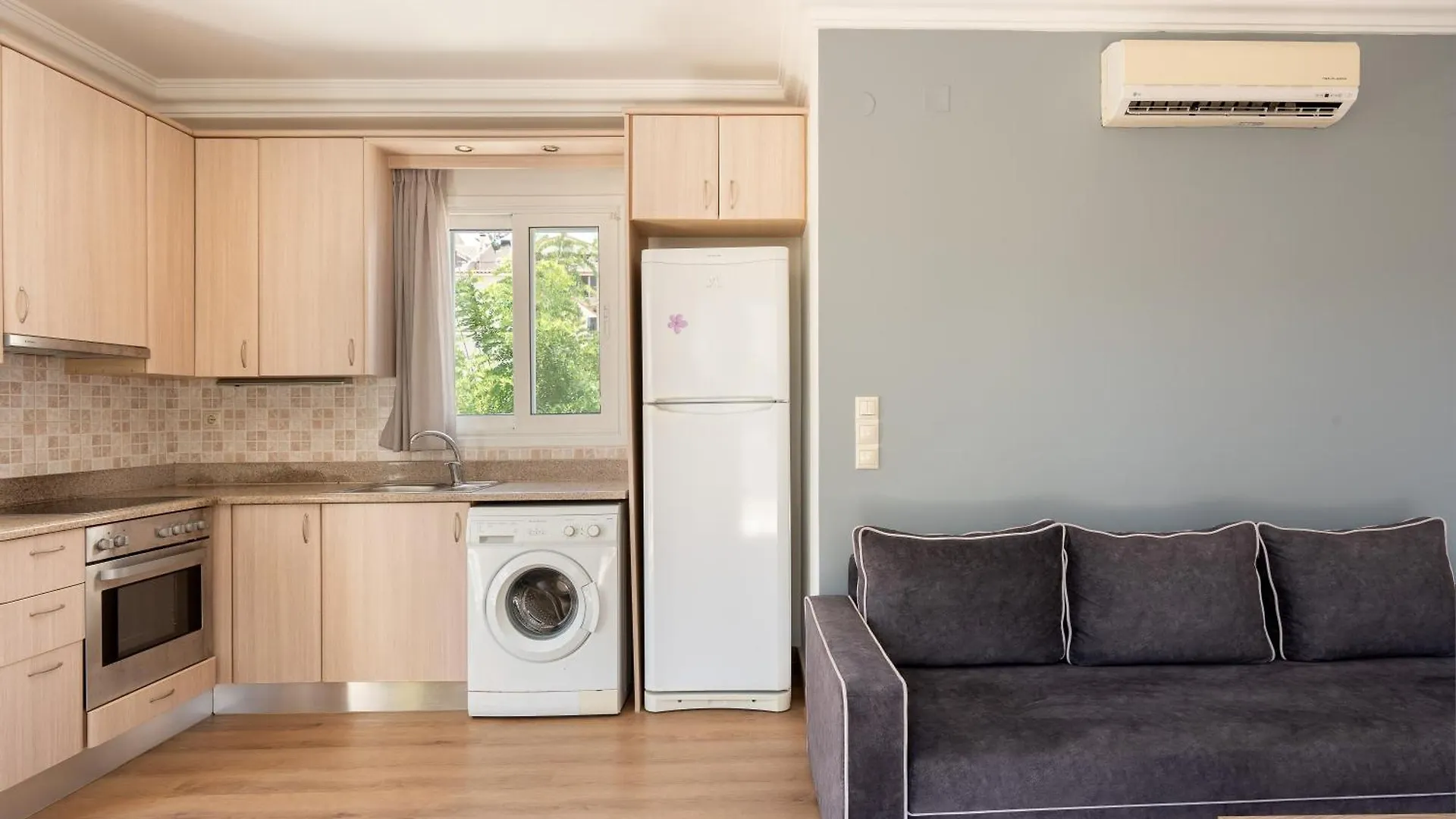 아르고스톨리온 Elegant Living 아파트