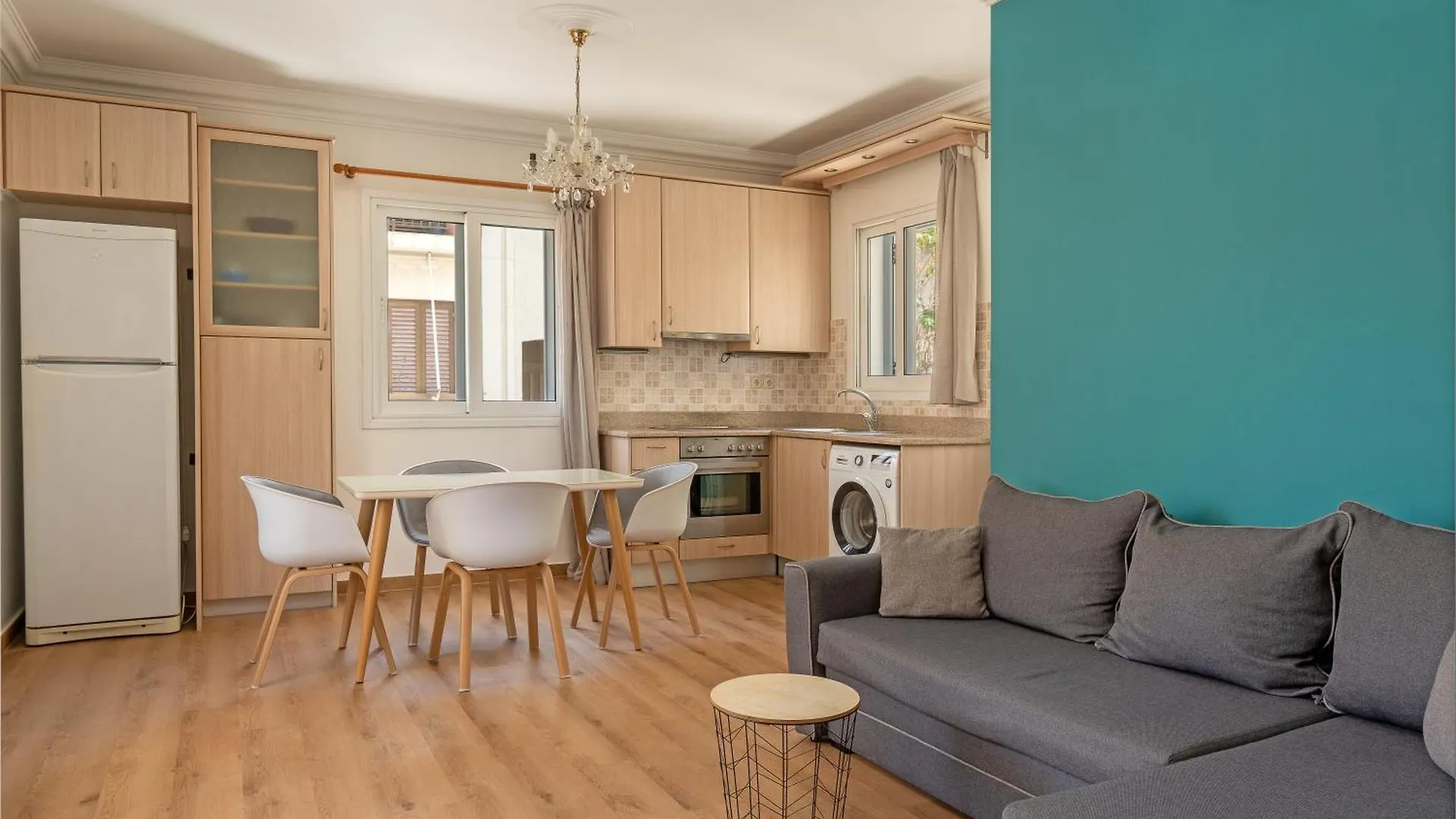 아르고스톨리온 Elegant Living 아파트